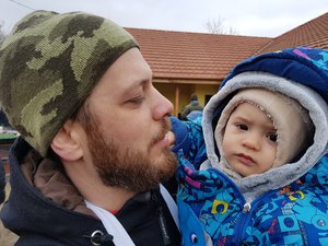 Selmeczi Attila kisbabájukkal