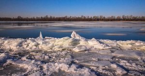 Zajlik a jég Esztergomnál