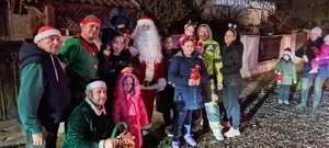 Csomagokkal kedveskedett a kesztölci gyermekeknek a Mikulás