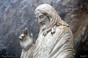 Pilisszántón felavatták az Áldásosztó Jézus szobrát