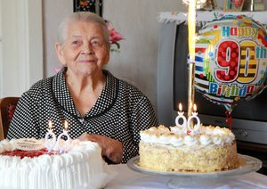 Születésnapi torta, 90-es gyertyával