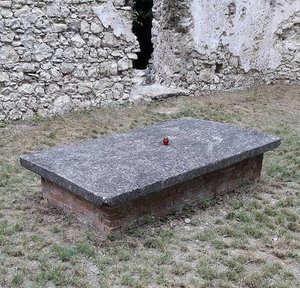 Kiniizsi Pál sírja Nagyvázsonyban